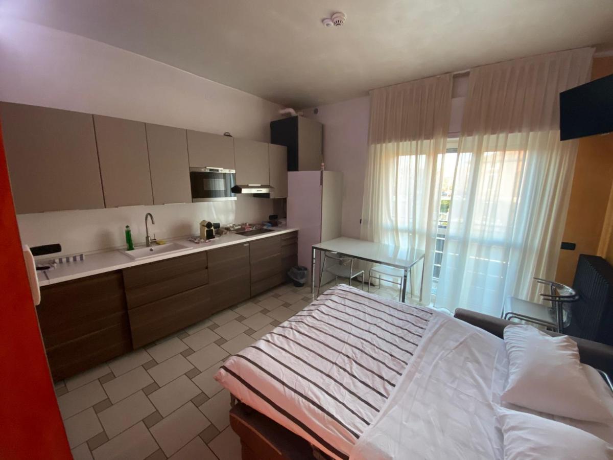 B2In Suite & Office Каприате-Сан-Джервазио Экстерьер фото