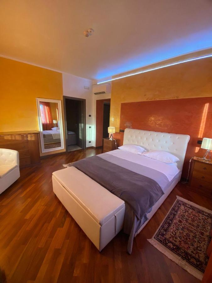 B2In Suite & Office Каприате-Сан-Джервазио Экстерьер фото
