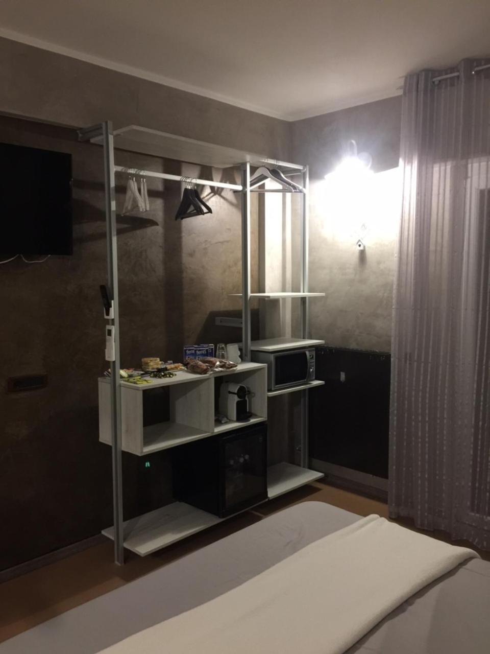 B2In Suite & Office Каприате-Сан-Джервазио Экстерьер фото